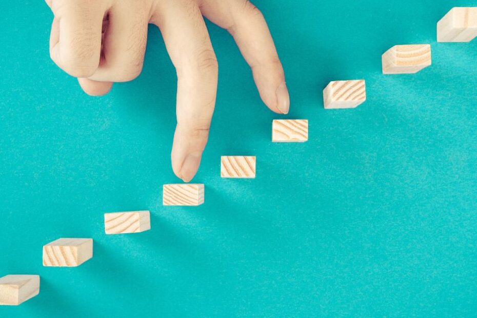Découvre la méthode des petits pas pour transformer ton quotidien sans pression ! Anti-procrastination, motivation, résultats durables. Méthode testée !