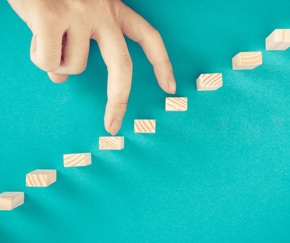 Découvre la méthode des petits pas pour transformer ton quotidien sans pression ! Anti-procrastination, motivation, résultats durables. Méthode testée !
